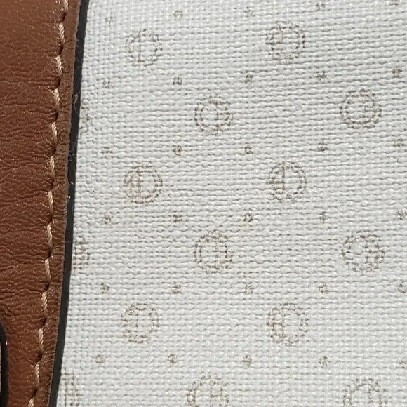 Vintage White/Brown leather  crossbody/Shoulder Bag. - Picture 4 of 13